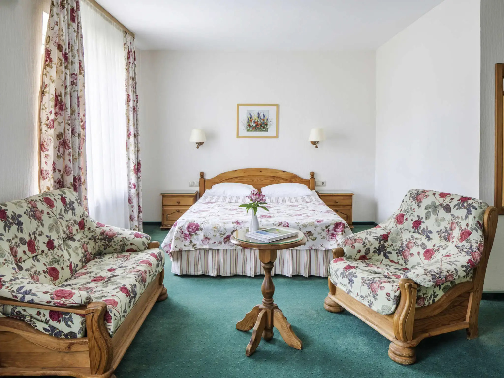 Arthurs Spa Hotel By Mercure Hotel Room Type - Privilege Village Double room full double bed