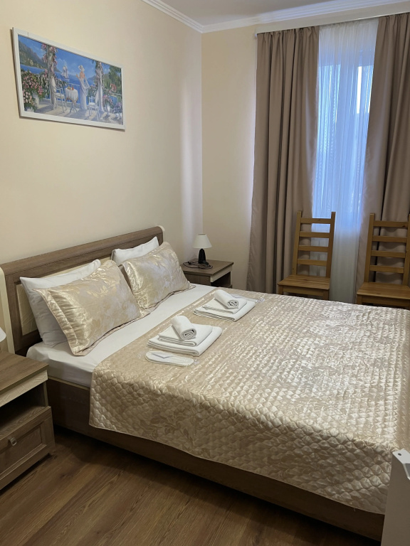 Deluxe No.5 Double room with city view (full double bed)