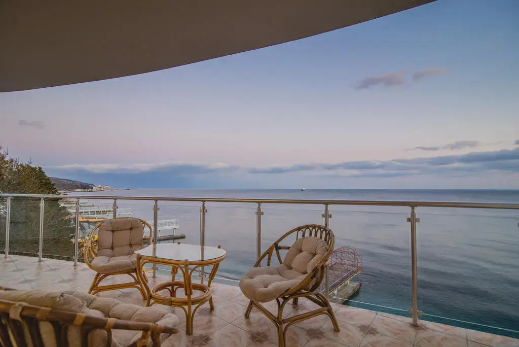 Double Suite with balcony (full double bed)