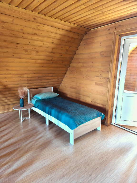 Коттедж с 4 комнатами в Изба/Izba