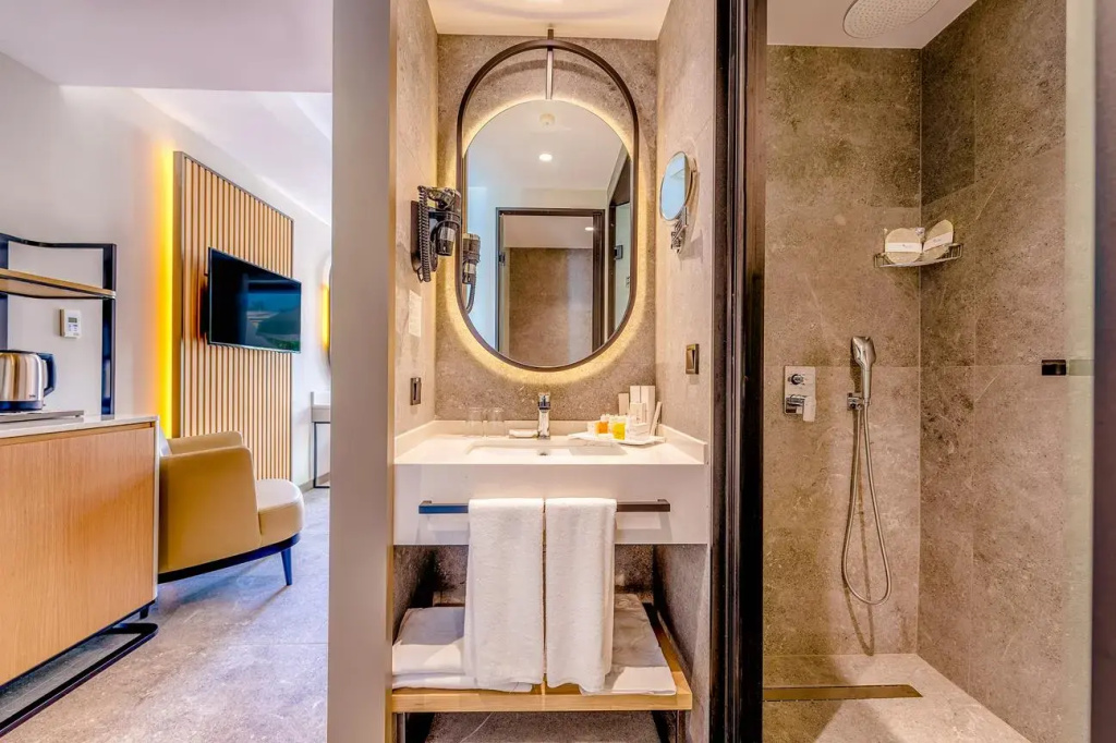 Comfort Standard with Jacuzzi Ages 13 and Over Double room with sea view (full double bed)