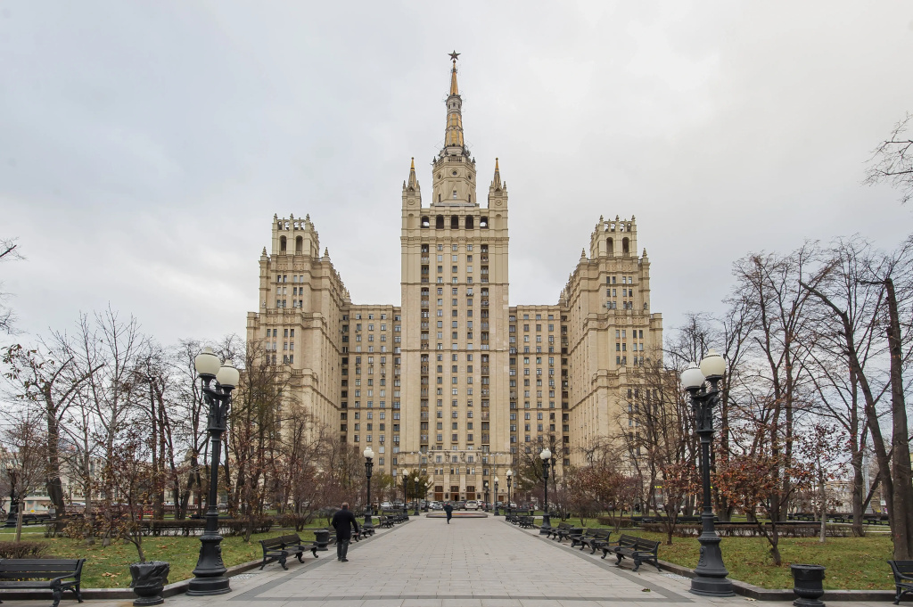 Квартира GM Apartments в Легендарной Сталинской высотке — фото