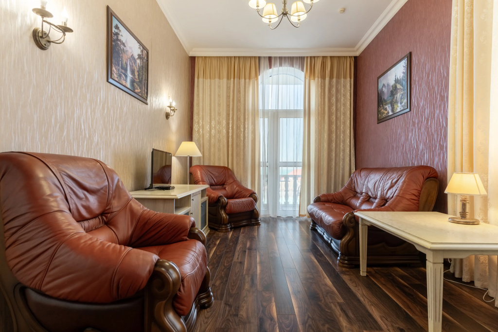 Modern Double Suite with balcony and with view (full double bed)