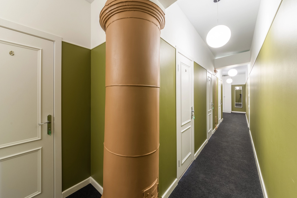 Lobby & Reception