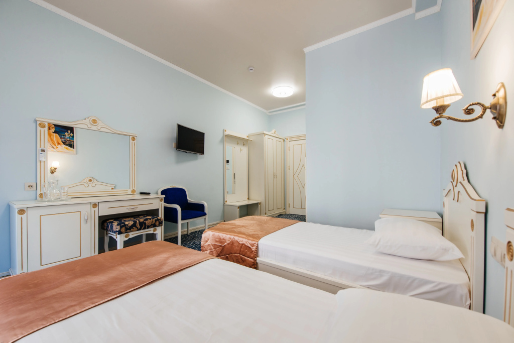 Double Capsule No Window (full double bed)