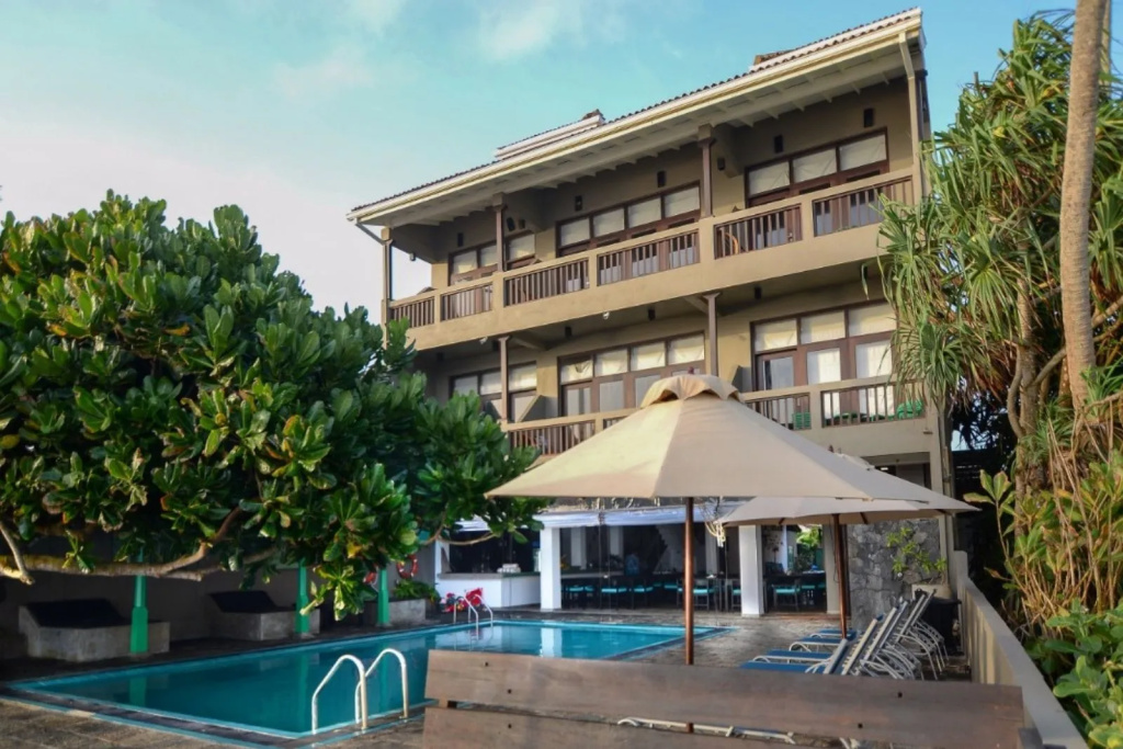 At Ease Beach Hotel — фото
