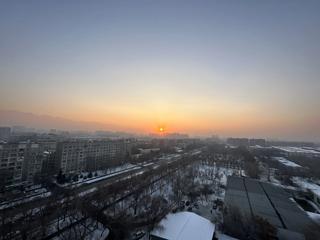 Komfortabelnye 3-Kh Komnatnye V Tsentre Almaty Flat