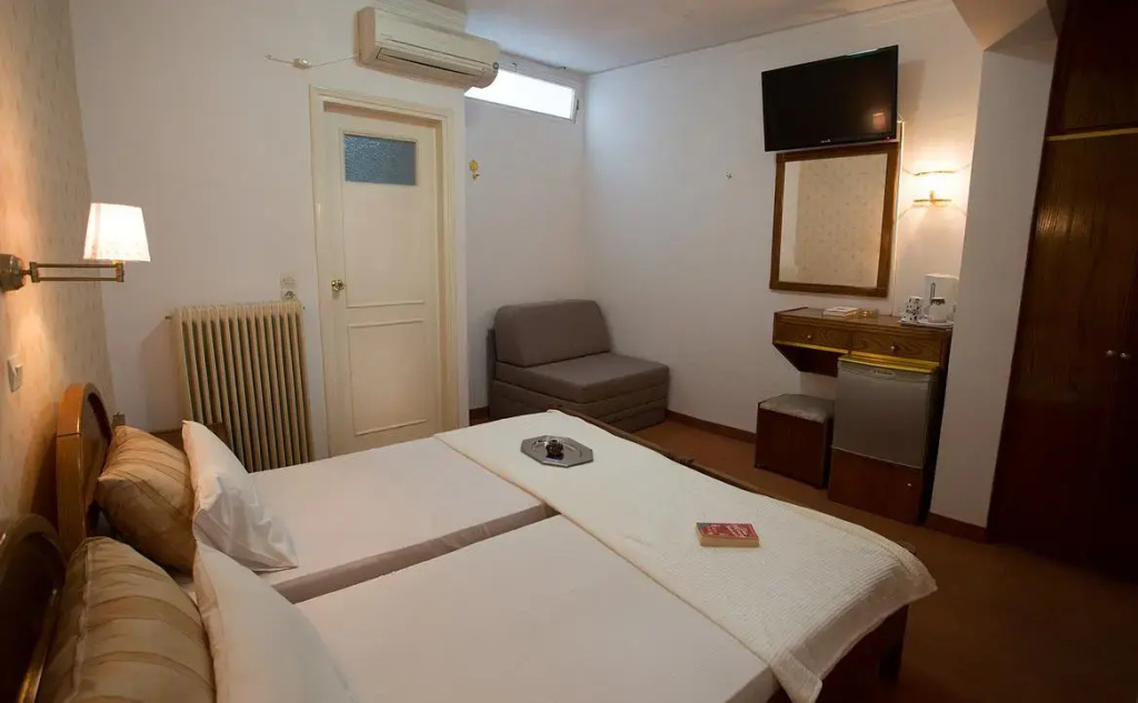 Standard Triple room with view