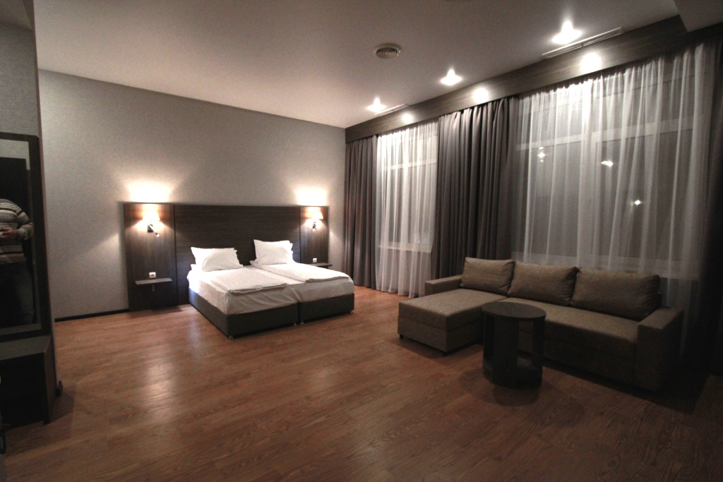 Deluxe Double room (full double bed)