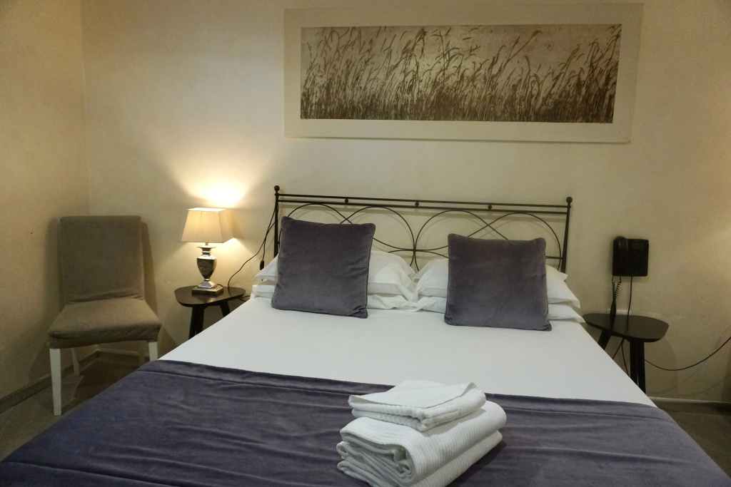 Classic Double room (full double bed)