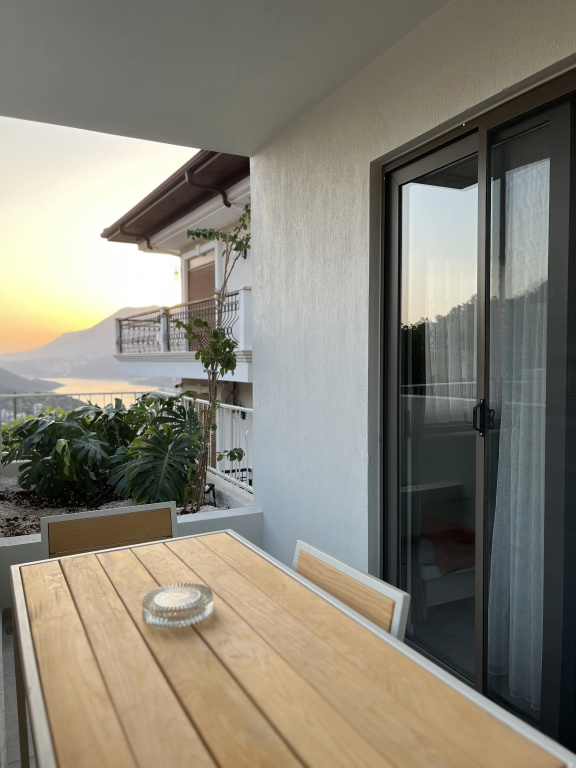 Apartment with balcony and with sea view
