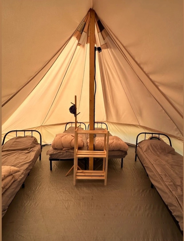 Tent (4 single beds)