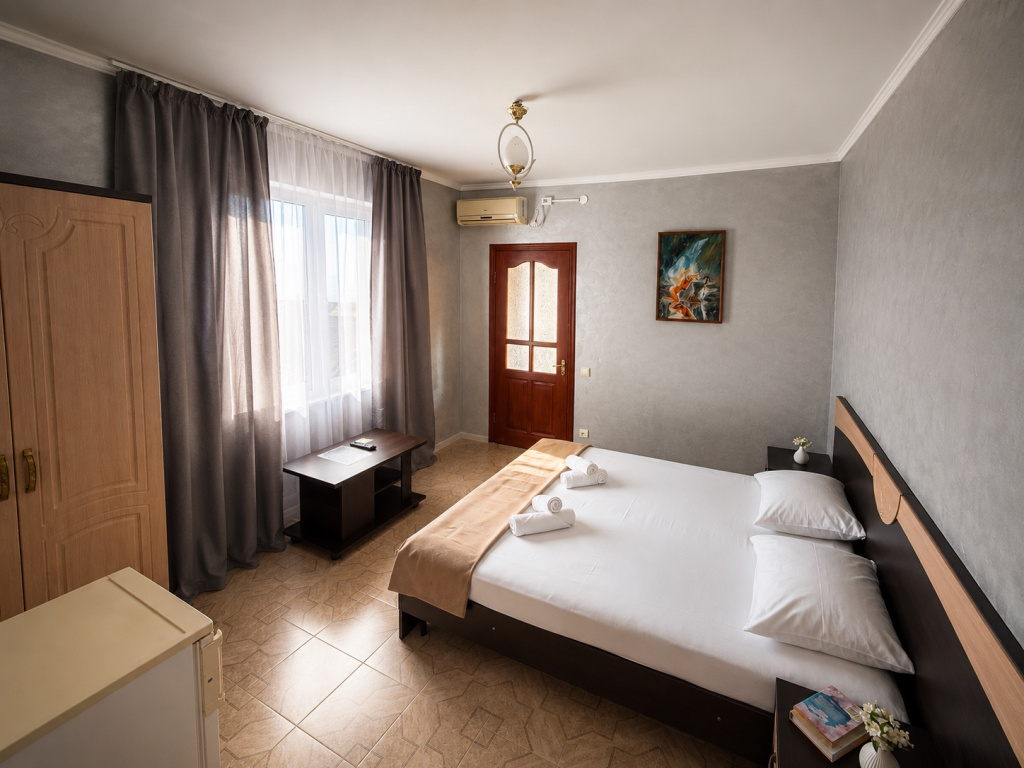 Standard Double room with balcony (full double bed)