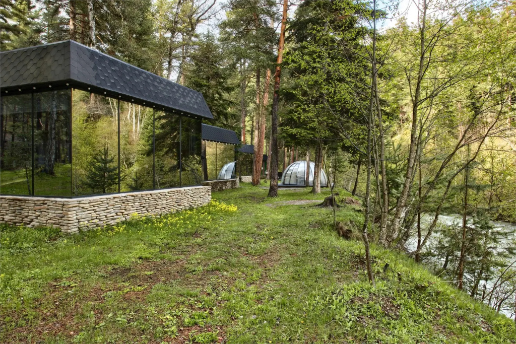 Mirrored House with Panoramic Windows with river view
