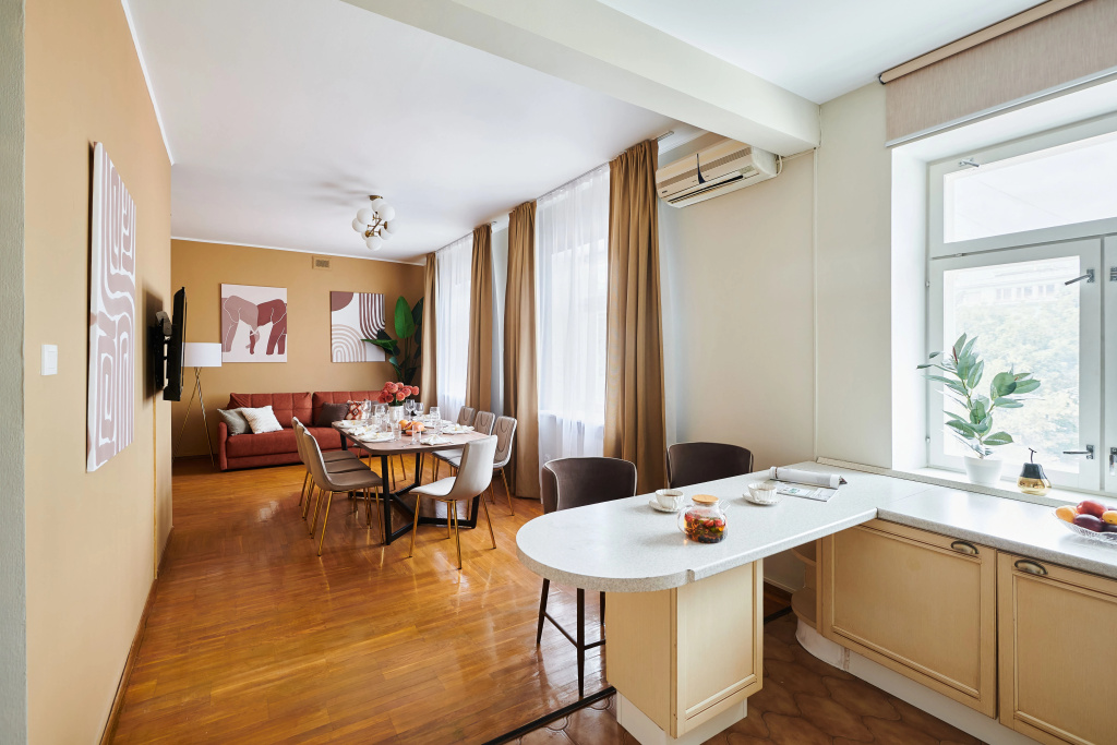 Квартира GM Apartments Двухуровневая с мансардой у Патриарших Прудов