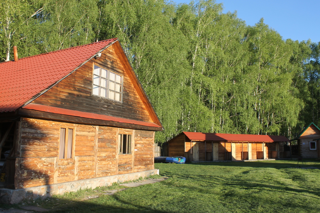 Сердце Алтая туристическая база домики с террасой