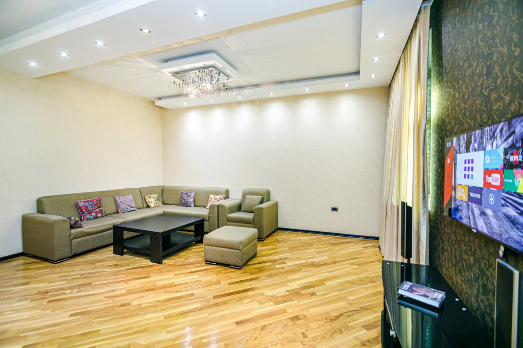 Отель Апартаменты LUX Apartment Nizami street 73 в Баку