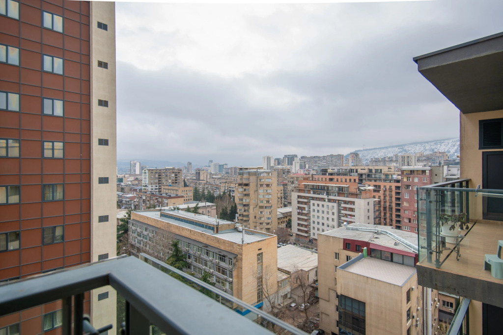 S Vidom na Koleso Obozreniya i Gorod Apartments