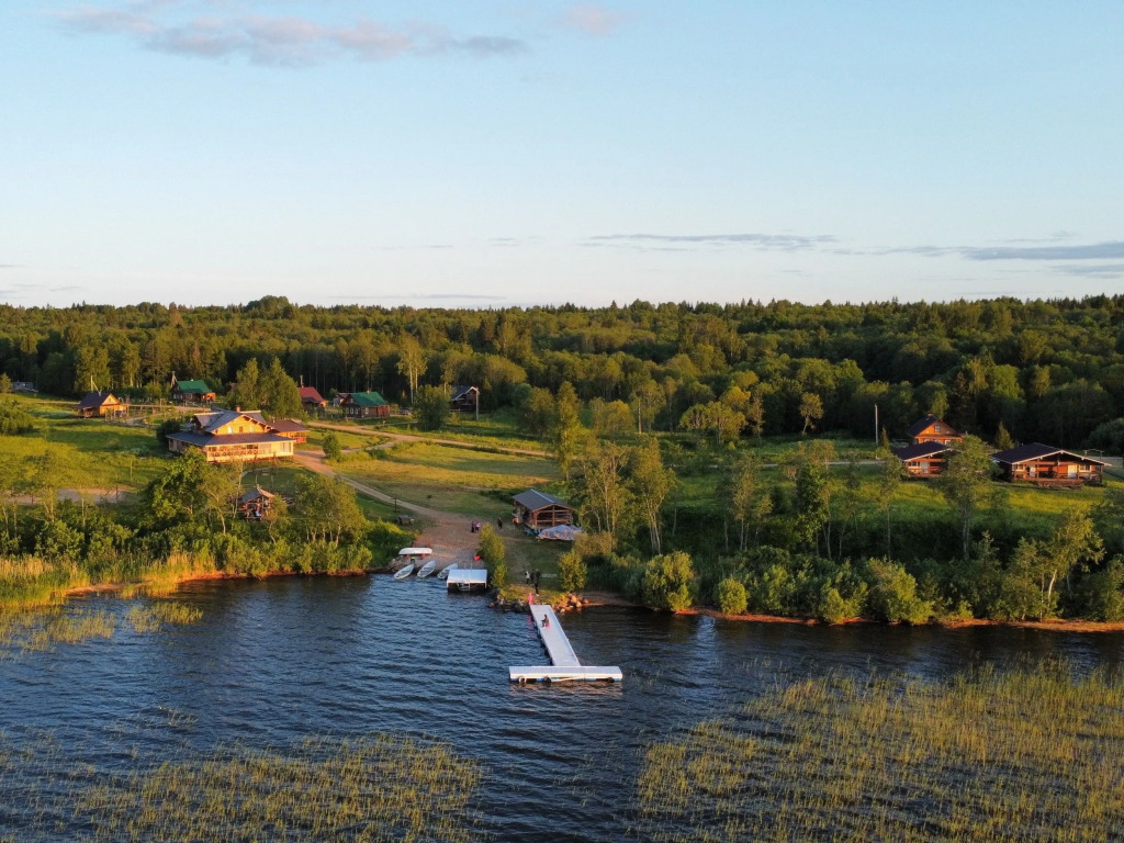 Шестиместный дом Русский в Глэмпинг на озере Сиг