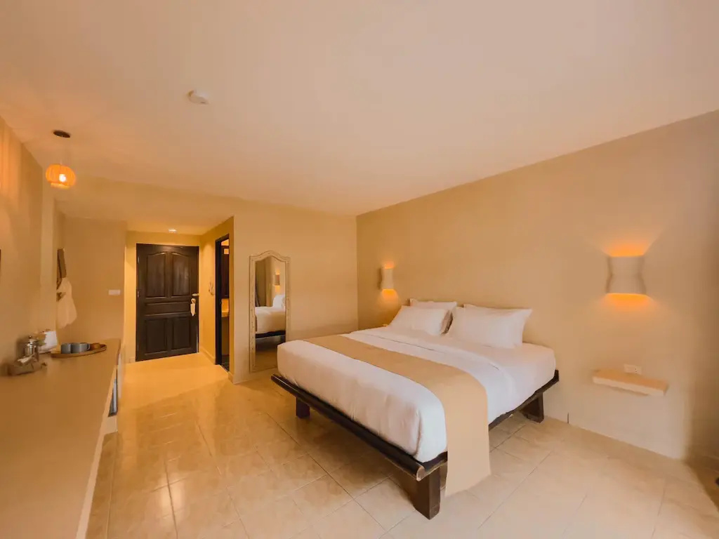 Deluxe Double room with balcony and with garden view (full double bed)
