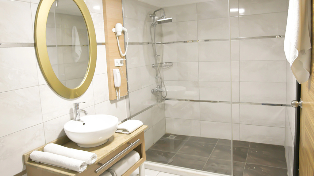 Family Double room with balcony and with city view (full double bed)
