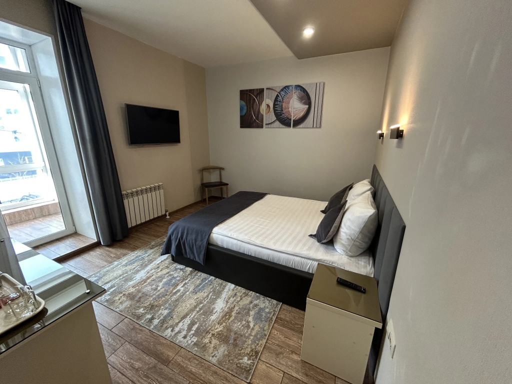 Deluxe Double room (full double bed)