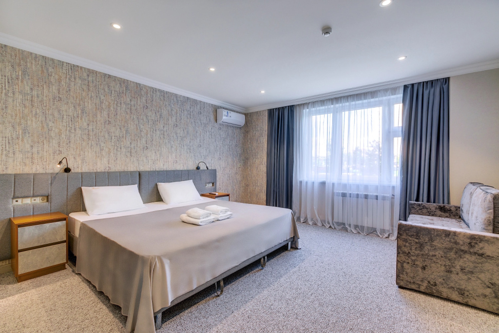 Double Junior Suite (full double bed)