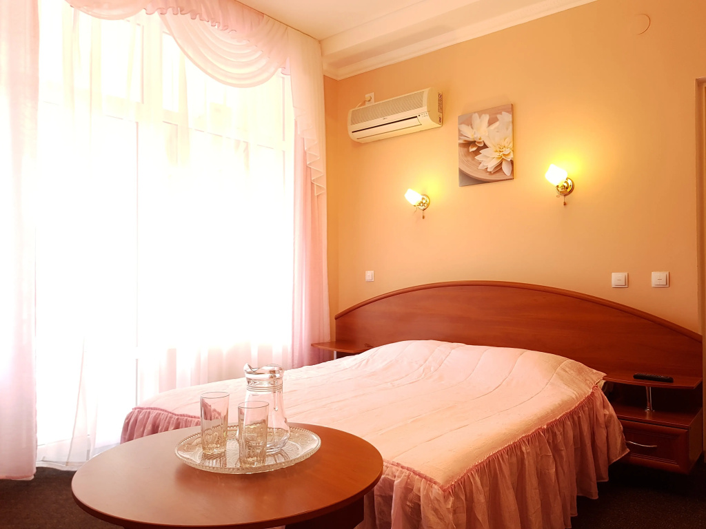 Standard Double room with balcony (full double bed)