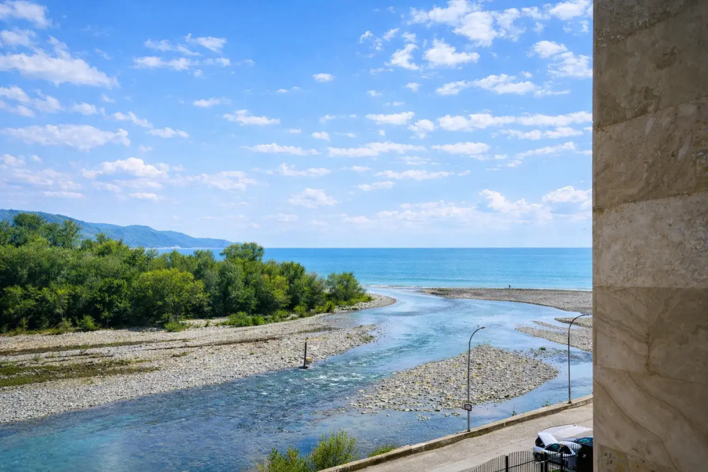 Апартаменты Okolo Morya 241 Делюкс с балконом и видом на море и горы — фото