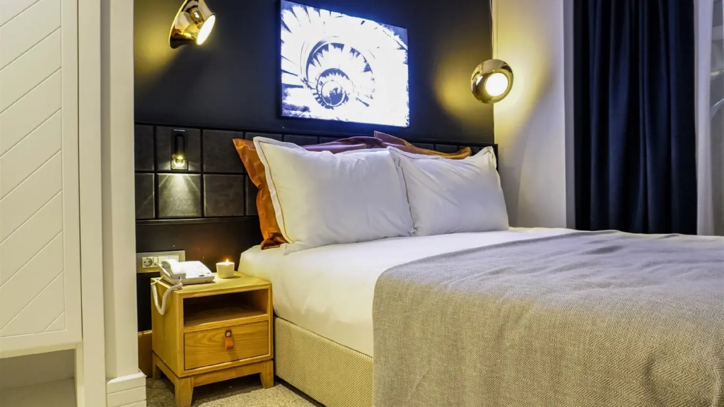 Standard Double room (full double bed)