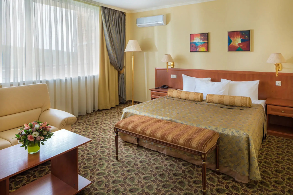 Deluxe Double room with balcony (full double bed)
