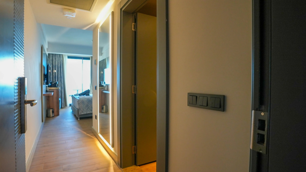 Lobby & Reception