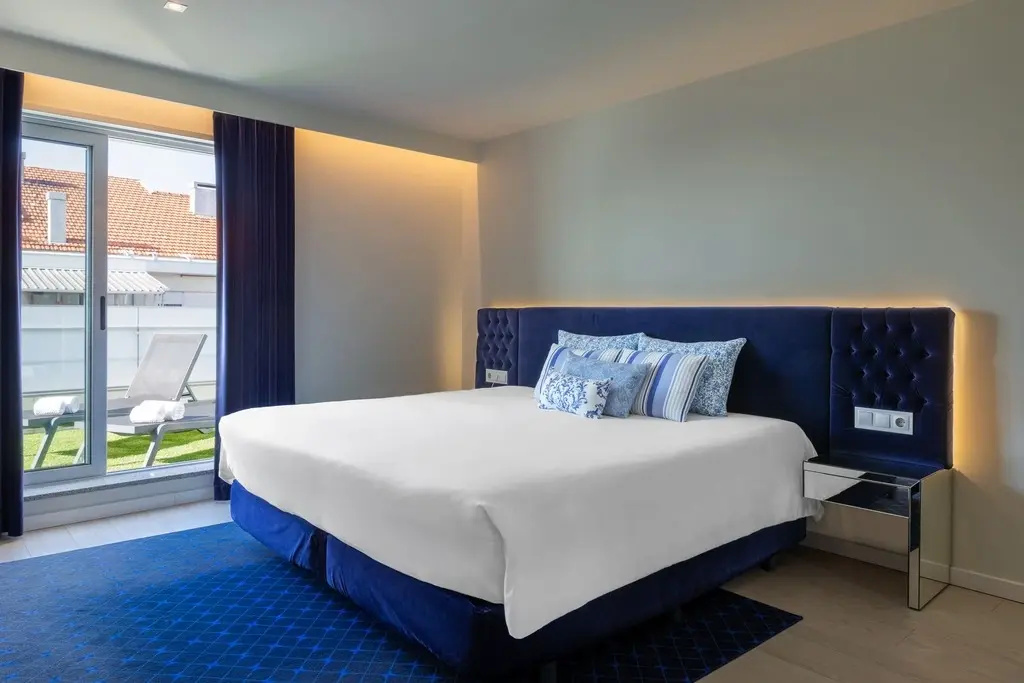Standard Double room with city view (full double bed)