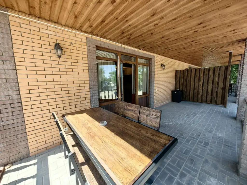 Семейный коттедж с балконом и с красивым видом из окна в Алмаз Аква Плаза