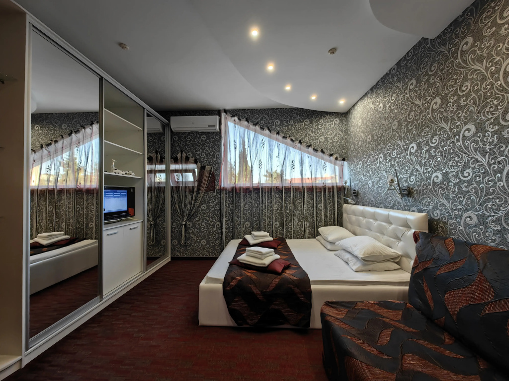 One-room No. 7 3D Double Suite (full double bed)