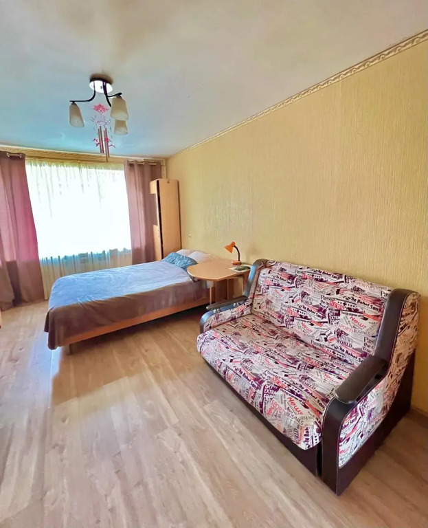 Квартира Просторная 1-к., 2 кровати - фото 2