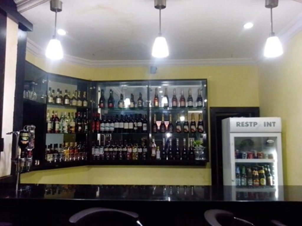 Jades Hotel - Photo 5