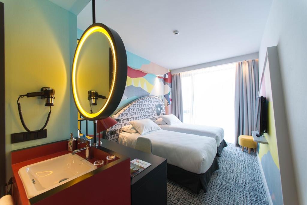 IBIS Styles Tbilisi Center, Freedom Square Room Type - TWIN QUEEN SIZE BED