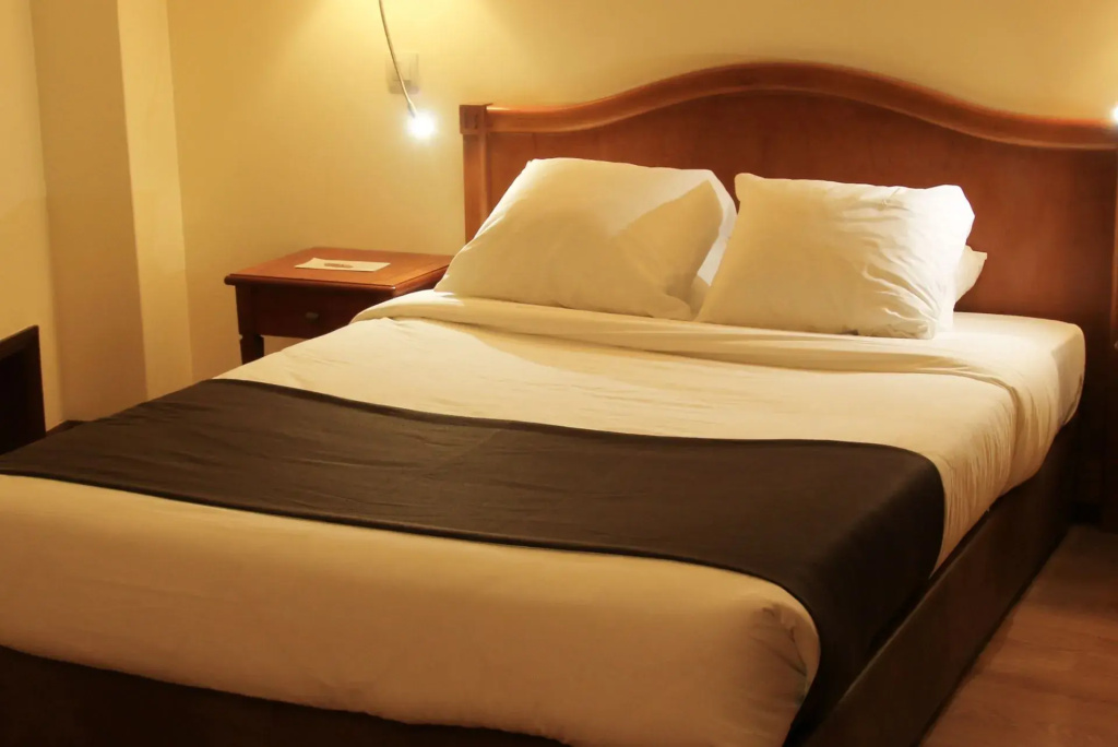 Small Double room (full double bed)
