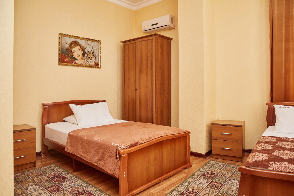 Tarho Hotel Room Type - Double Family room with city view twin beds