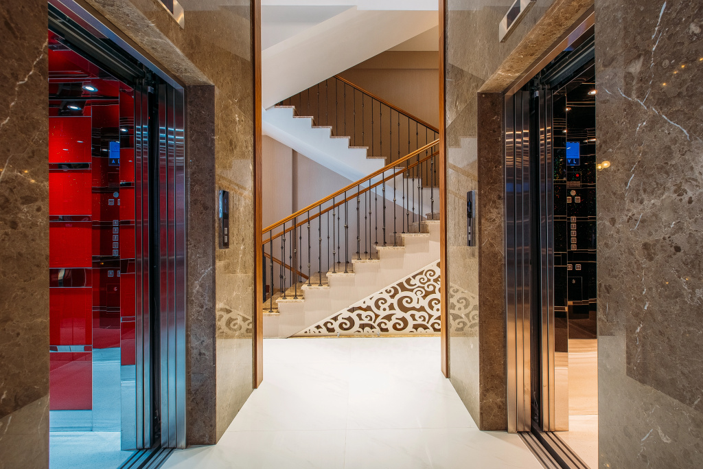 Lobby & Reception