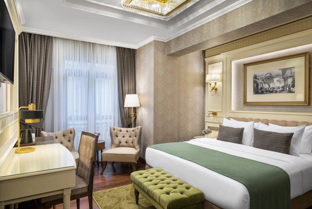 Deluxe Double room with city view (full double bed)