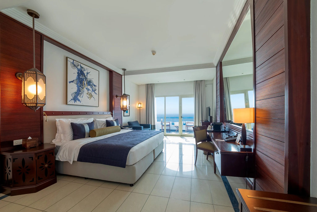 Signature Deluxe Double room with sea view (full double bed)