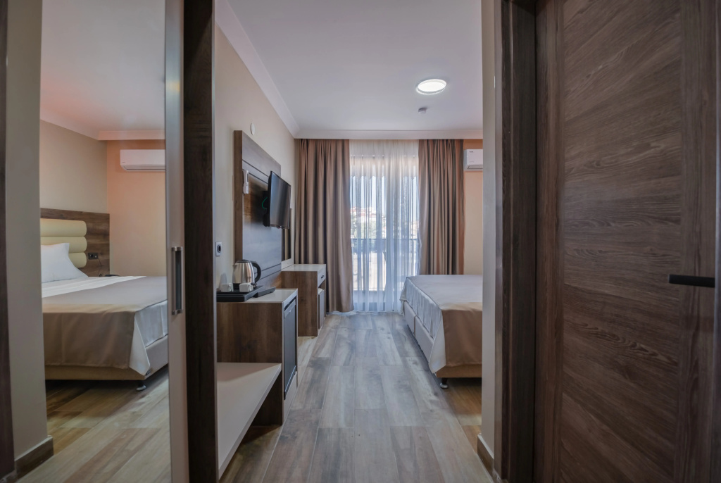 Standard Double room with balcony (full double bed)