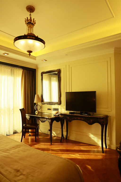 Golden Palace Hotel Yerevan - Tap to explore photos