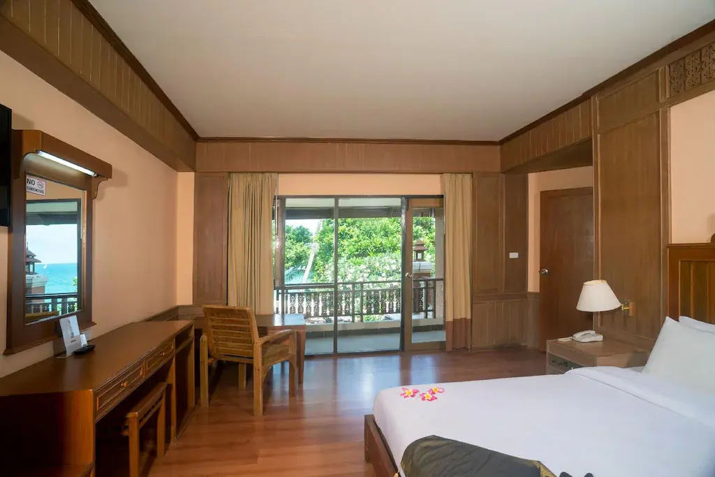 Deluxe Double room with balcony and with garden view (full double bed)