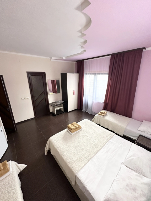 Четырёхместный номер Стандарт с балконом и с видом на город в Guest house city center