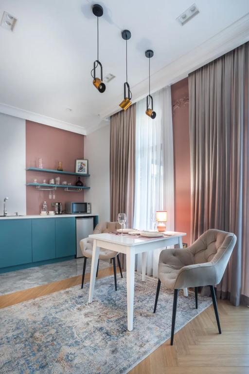 Двухместные апартаменты с балконом и с видом на горы двуспальная кровать в Apart hotel Colibri