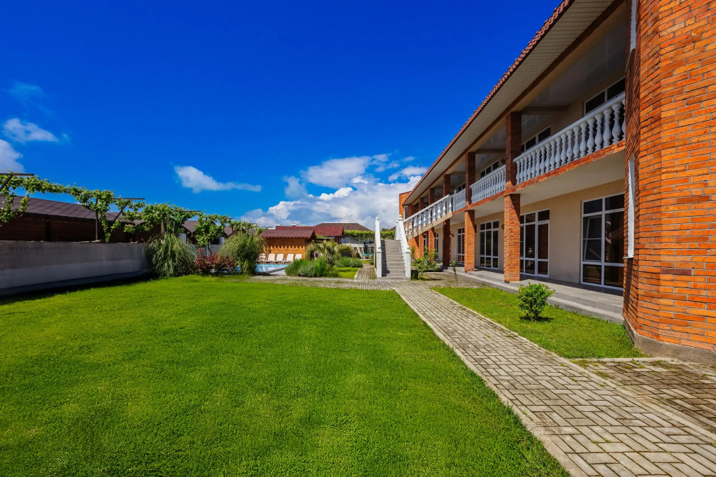 Yazon Hotel