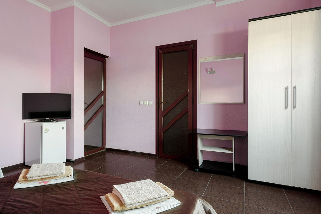 Четырёхместный номер Стандарт с балконом и с видом на город в Guest house city center